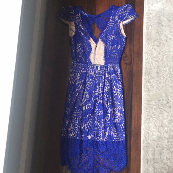 Blue lace dress - Picture 5 of 6